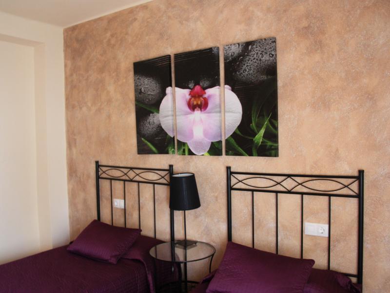 Hostal Rte. Elena Fuentes de Ebro Room photo